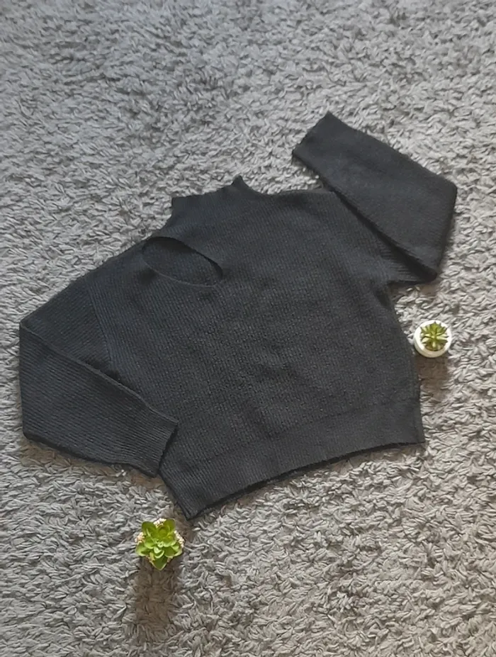Pull avec petit col et ouverture