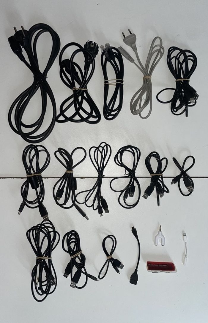Lot 18 câbles : USB, ethernet, lecteur carte SD, adaptateur, ect...