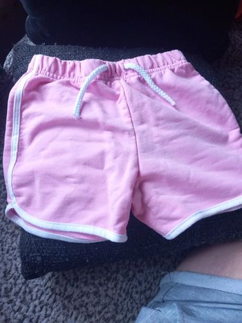 Short primark taille 12/18mois 86cm