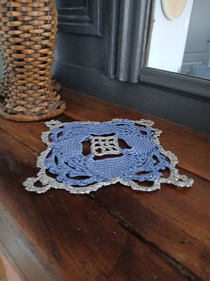 Napperon carré bleu argenté & argenté - Artisan - photo numéro 3