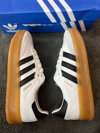 Basket Adidas samba blanche et noir taille 38 hautes semelles (avec défaut)