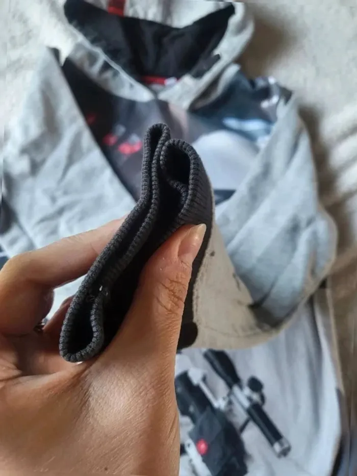 Pull Starwars taille 11/12 ans Offert si lot - photo numéro 3