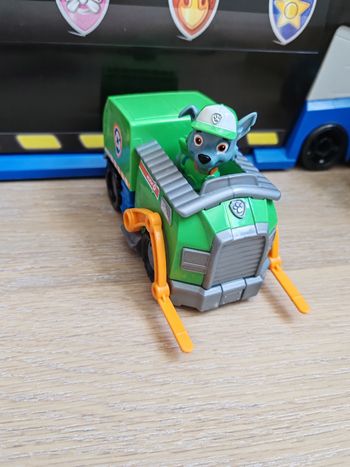 Pat patrouille, rocky et son véhicule