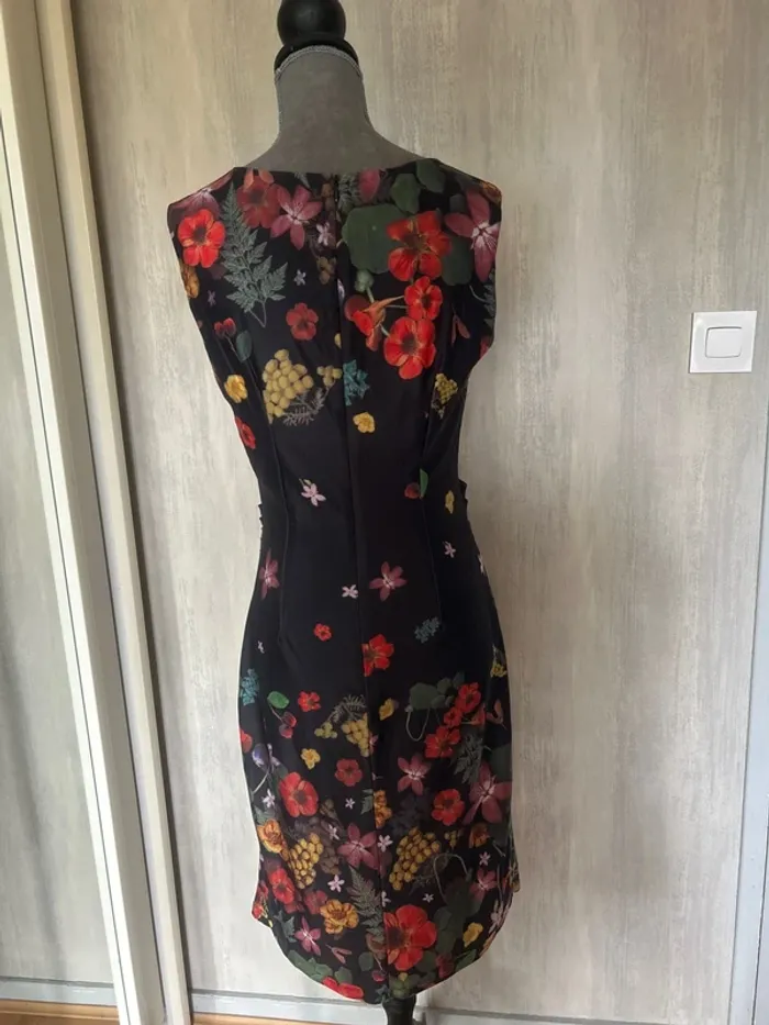 Robe noir fleuri - photo numéro 5