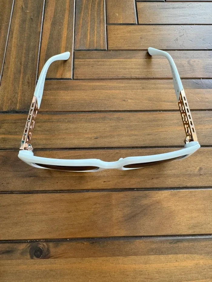 Superbes lunettes de soleil - photo numéro 2