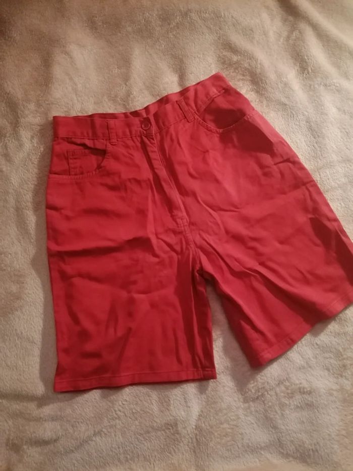 Short rouge taille haute