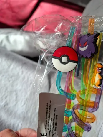 Magnifique lot de paille pokemon neuve