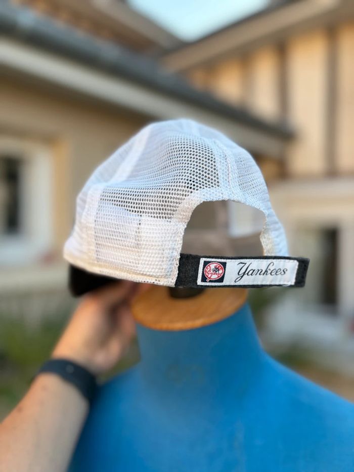 Casquette New Era - gris/blanc - ajustable - en bon état - photo numéro 3