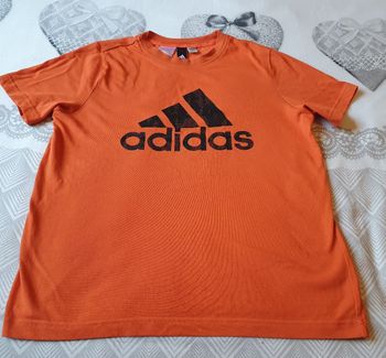 Tee shirt adidas de taille 13/14ans