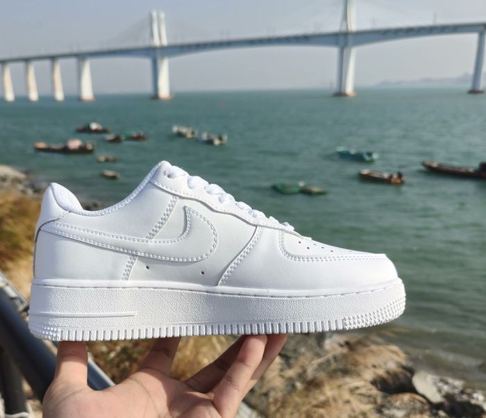 Nike Air Force 1 Low '07 White taille :40.5 - photo numéro 3