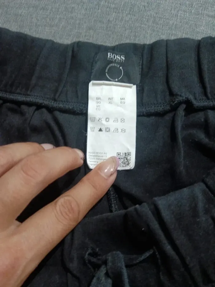 C58 jogging noir Hugo boss XL - photo numéro 4