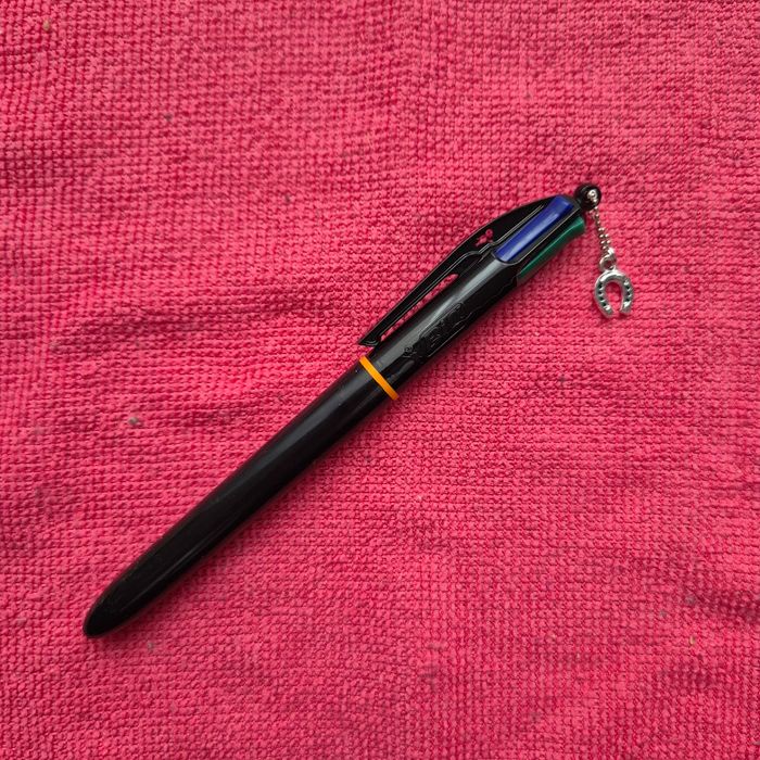 Stylo BIC Pro 4 couleurs avec pampille Fer à cheval