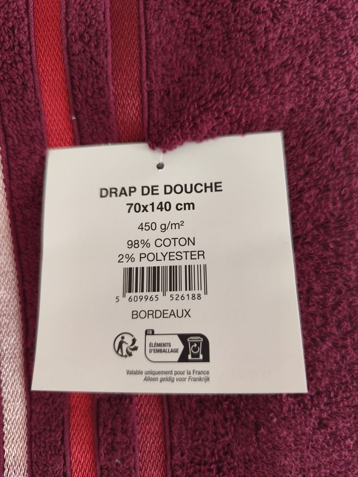 Drap de douche avec une serviette - photo numéro 3