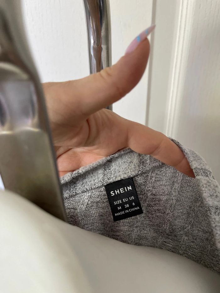 Top gris - photo numéro 10