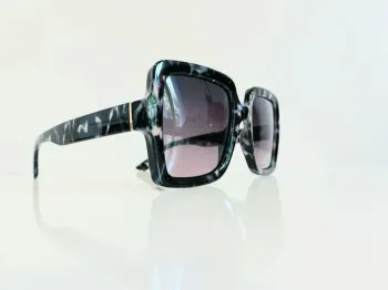 Lunette de soleil femme carrée Polarisée grise léopard verres dégradés UV protection catégorie 3