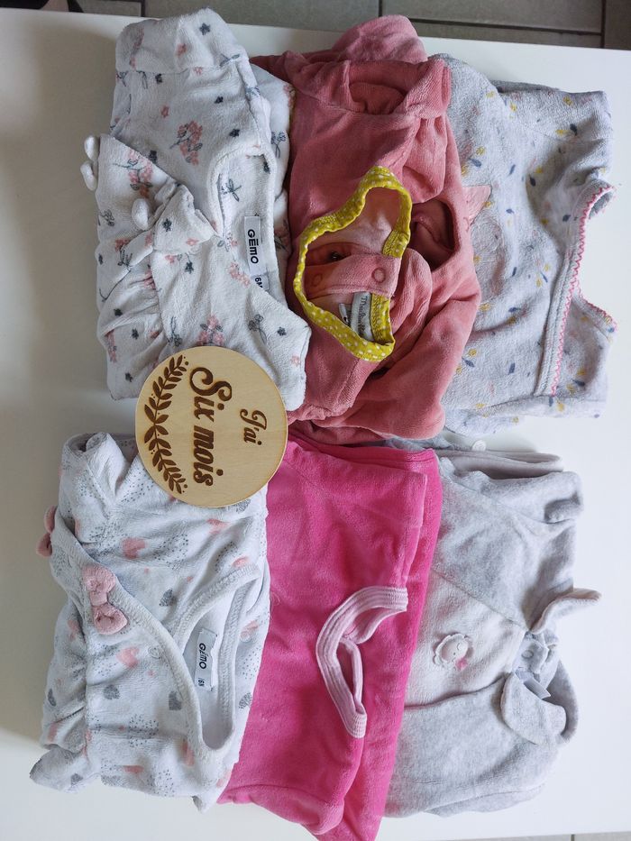 Lot pyjamas 6 mois - photo numéro 3