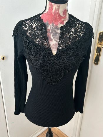 Top manches longues noir avec broderie - taille 38 en coton