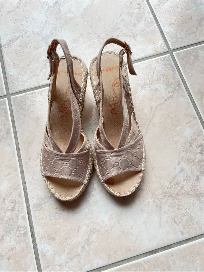 Chaussures à talons compensées