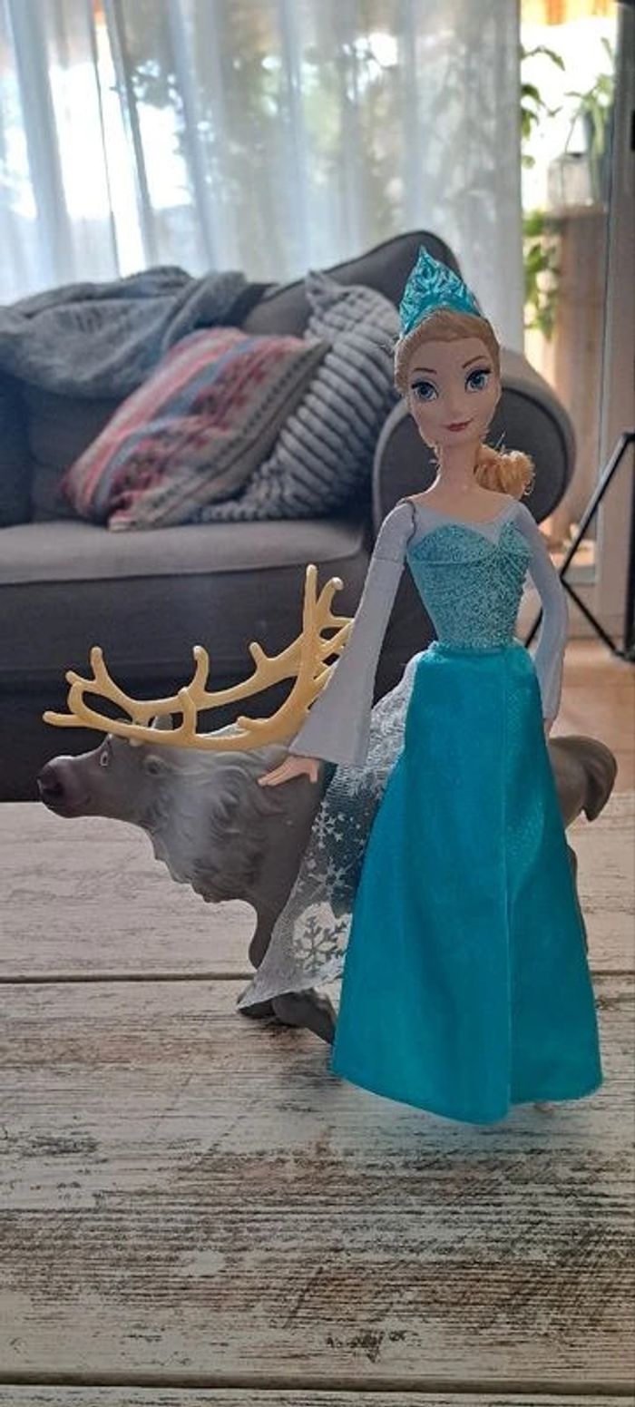 Poupée reine des neiges avec lumieres et swen - photo numéro 2