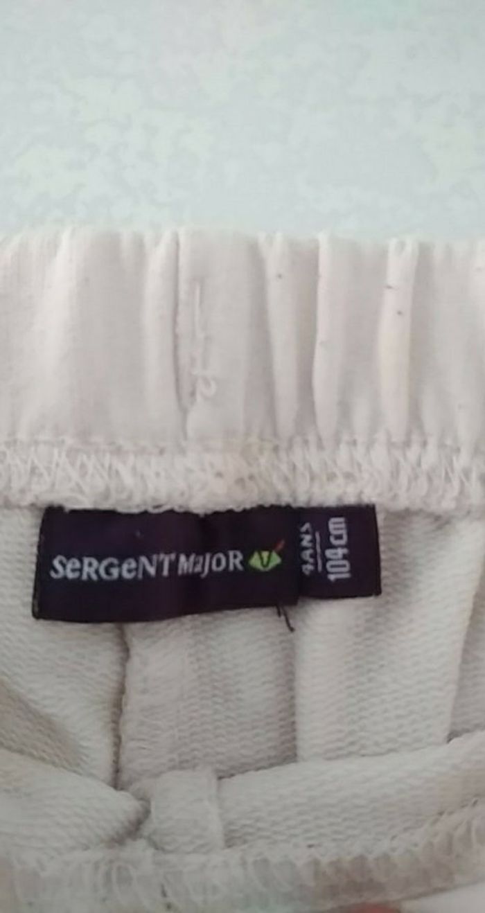 Bas de jogging rose pâle. 4 ans. Bon état général. - photo numéro 2