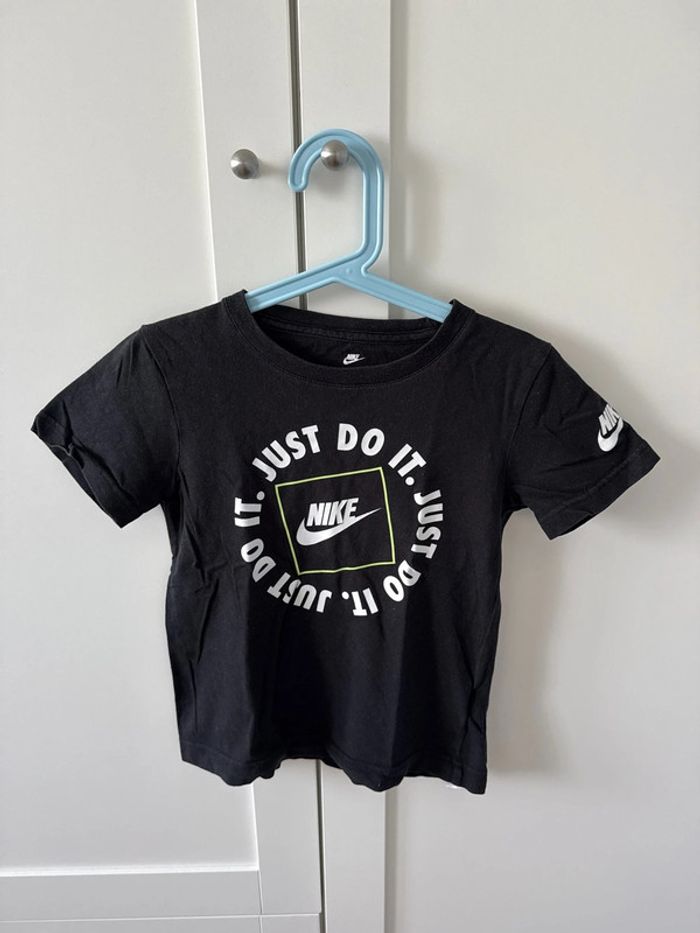 T-shirt Nike 4/5 ans