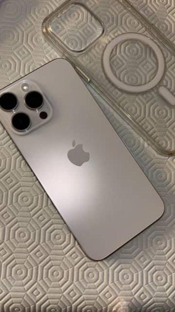 Apple 15 pro Max 512 GB - photo numéro 2