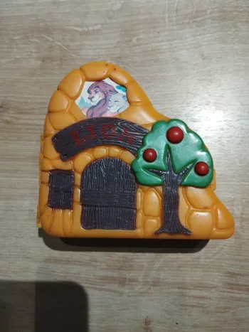 Bootleg Polly pocket Lion