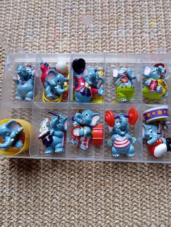 Collection kinder surprise éléphant au cirque