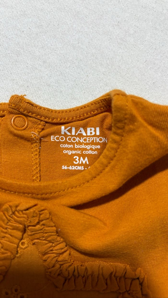 ✨ Haut manches longues rouille avec étoile devant – Kiabi – 3 mois - photo numéro 3