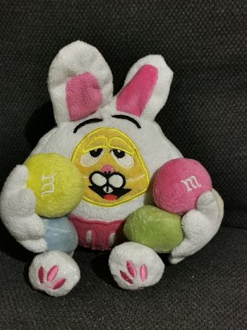 Peluche M&ms jaune pâques