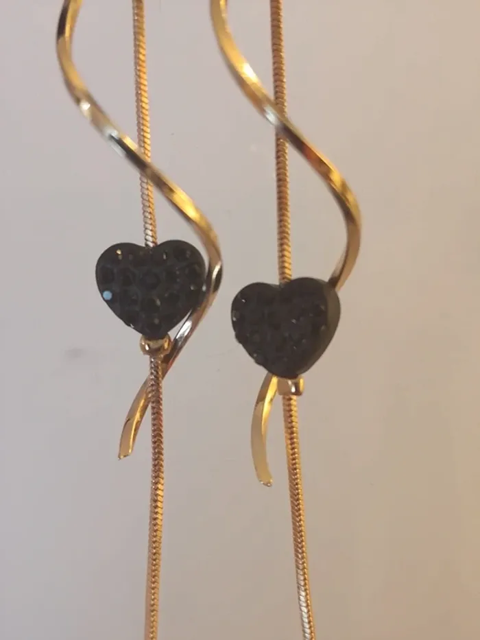 Boucles d'oreilles dorés avec coeur noir - photo numéro 2