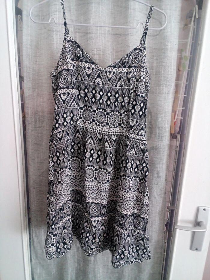 Robe noire et blanche H&M