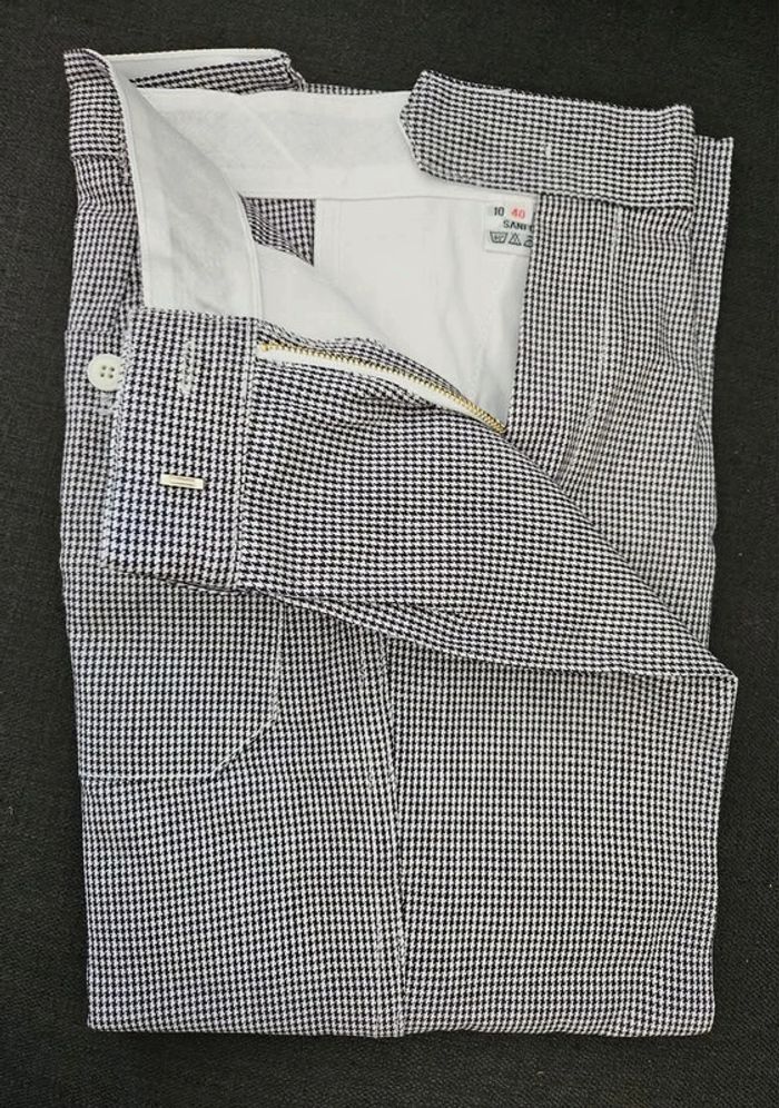 Pantalon de cuisinier.
Bragard.
Taille : 40.
Neuf, mais petite tache à l'intérieur (voir photos). - photo numéro 5