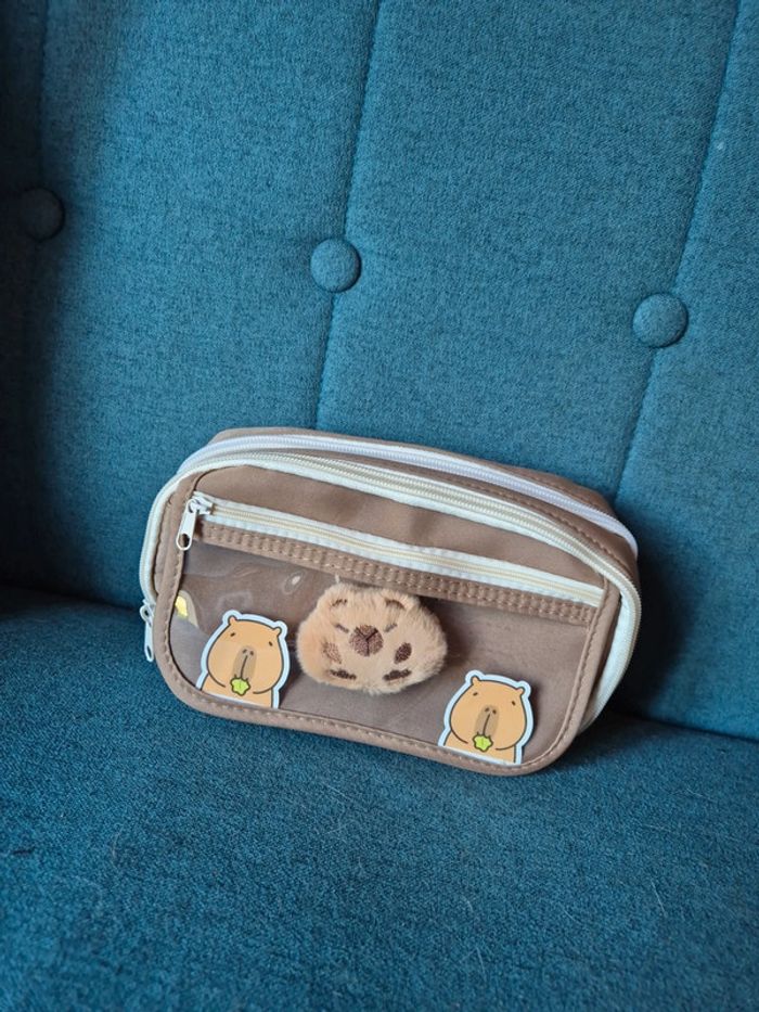 Lot Capybara Ultra Mignon – Sac à Dos + Trousse + Goodies ! - photo numéro 2