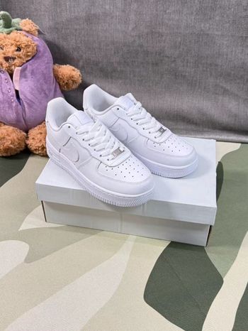 Nouveau Nike Air Force 1 Low Blanc Taille 38
