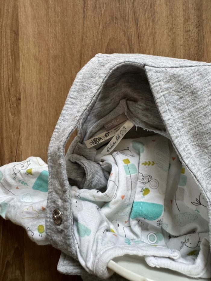 Tenue enfant bébé 1 mois salopette Orchestra 1 mois très bon état Vendu sans ceintre - photo numéro 4