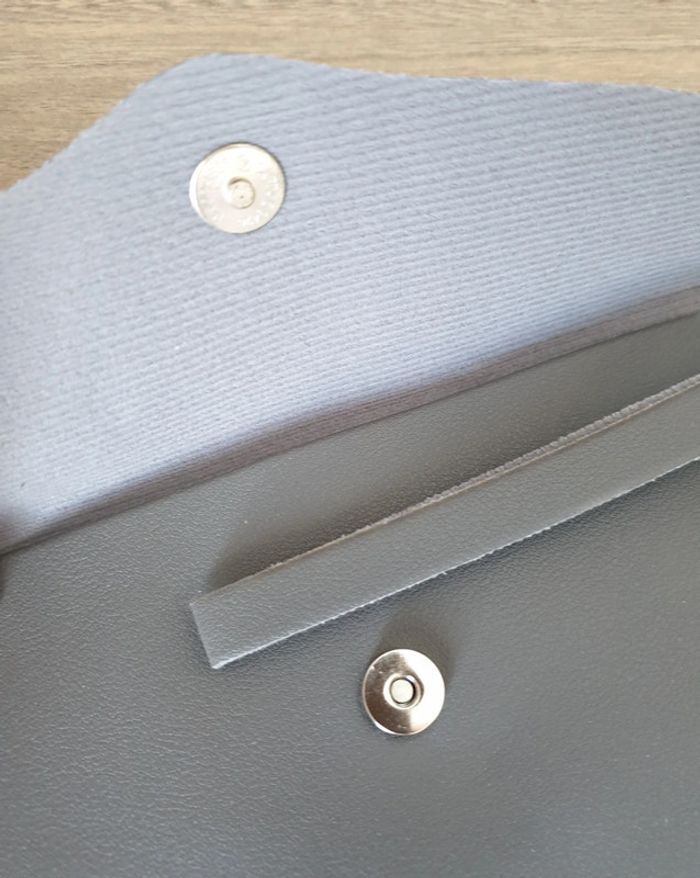 Pochette grise - photo numéro 6