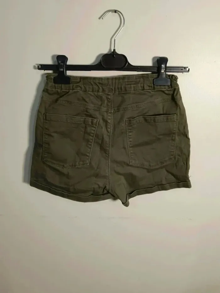 C10 short kaki kiabi 16 ans - photo numéro 2