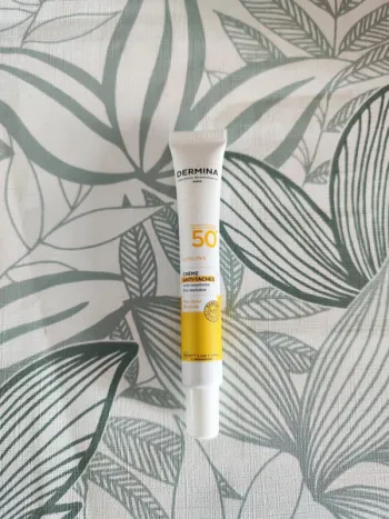 Dermina crème anti tâches spf 50+  15ml  à utiliser 9 mois après ouverture