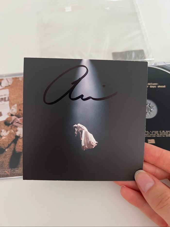 Ariana Grande Eternal Sunshine Deluxe Brighter Days Ahead signed CD - photo numéro 2