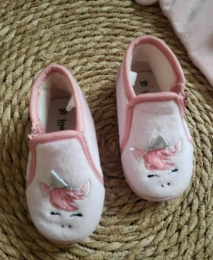 Chaussons licorne taille 19 - photo numéro 3