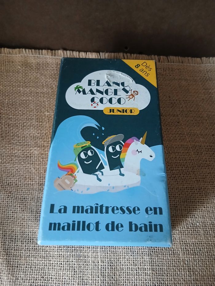 Blanc manger coco junior  la maîtresse en maillot de bain - photo numéro 3