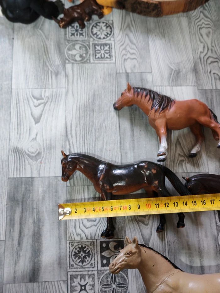 Lot 4 chevaux PVC plastiques - photo numéro 3