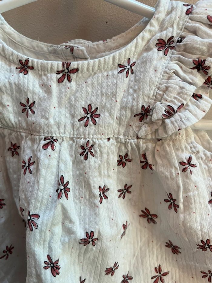 Blouse sans manches blanche fleurie - photo numéro 2