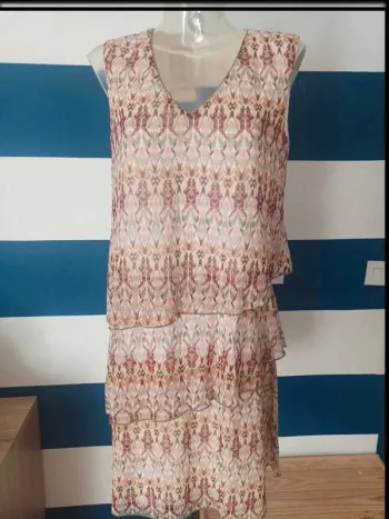 Jolie robe sans manche imprimé neuve avec étiquette La Halle femme taille 40