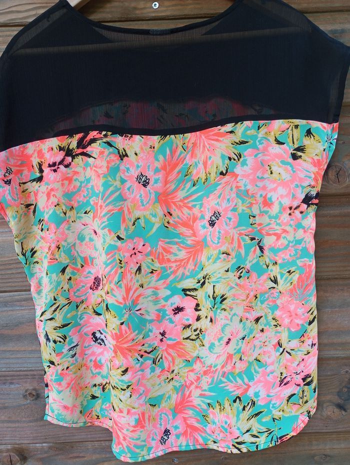 Blouse manches courtes très bon état - photo numéro 3