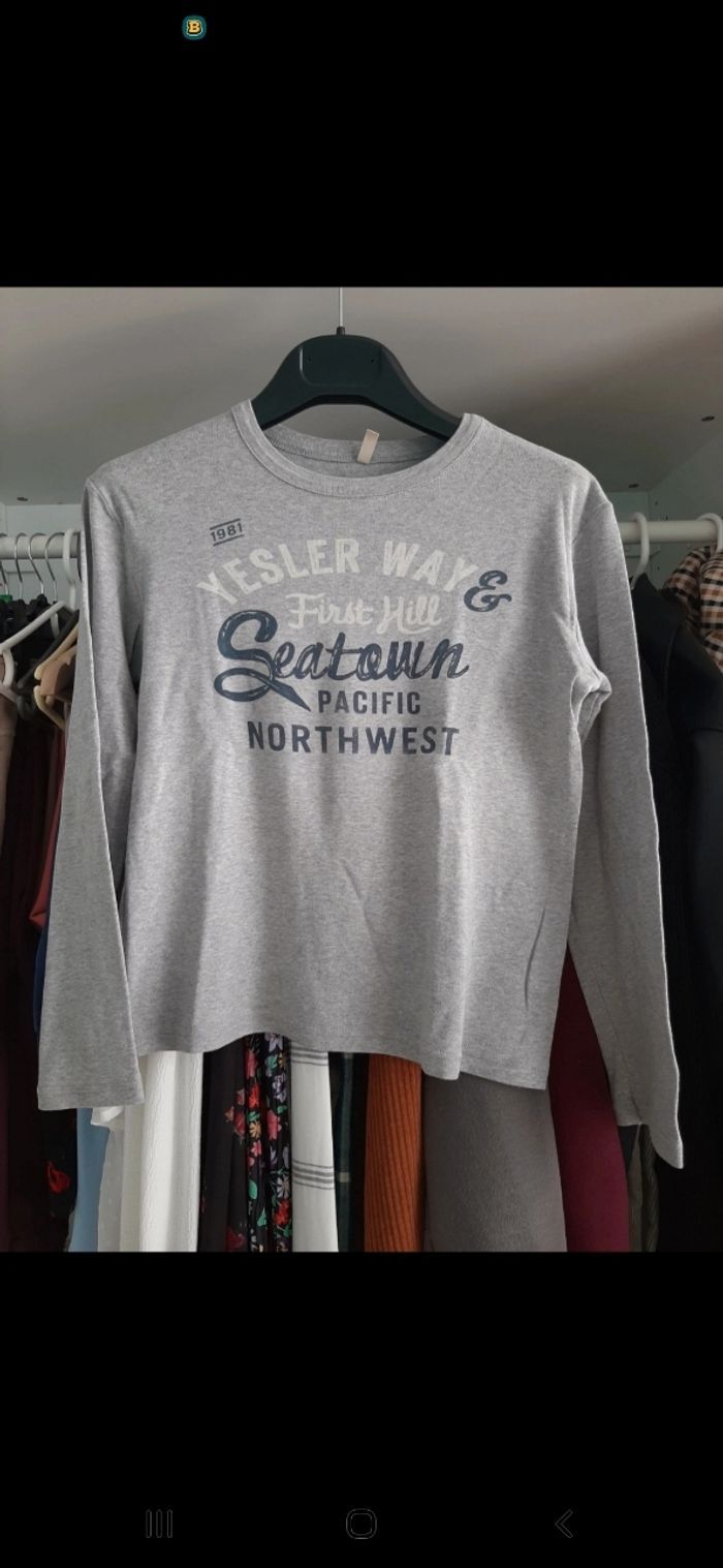 T-shirt gris à manches longues