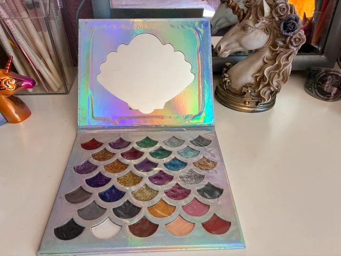 Palette 32 fards et paillettes, Cleof Cosmetics. - photo numéro 6