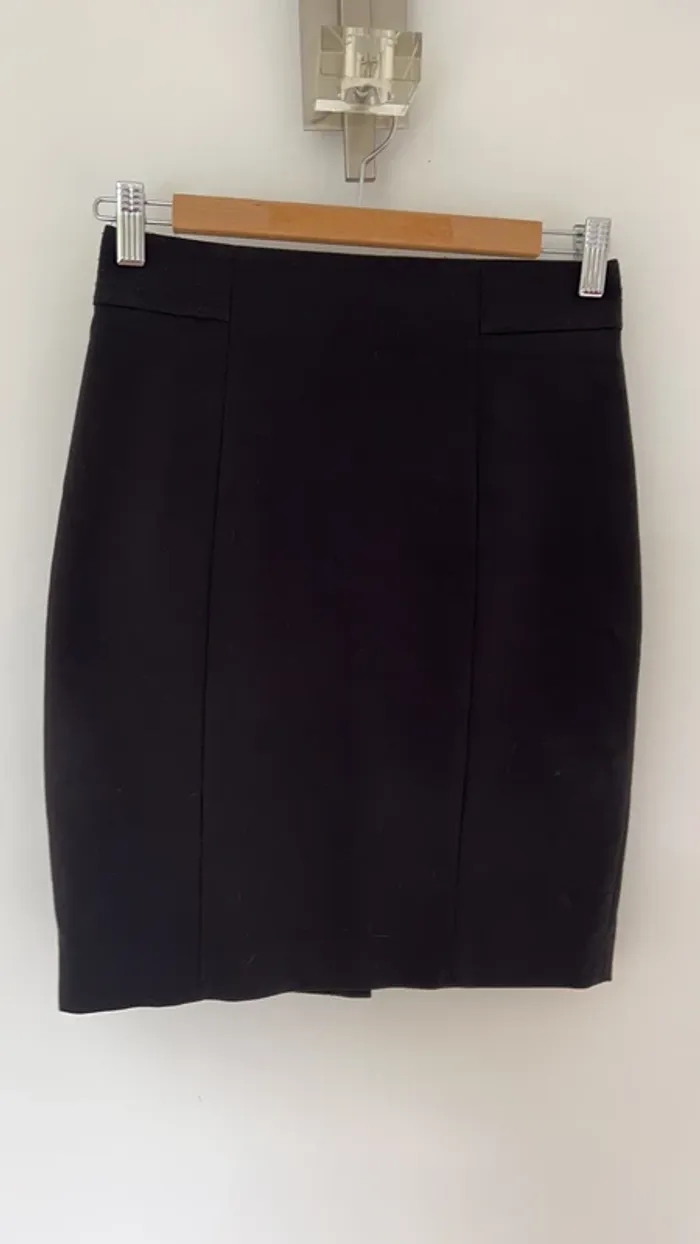 Jupe droite noire (crayon)