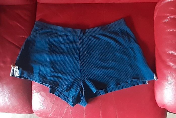 Short marine Taille 46/48